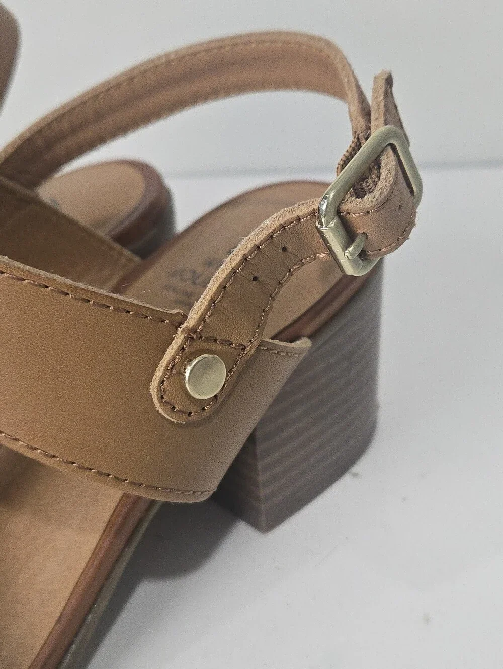 White Mountain strap leather